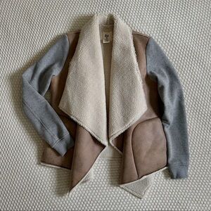 Billabong Taupe Body with Gray Sleeve Sherpa Draped Jacket
